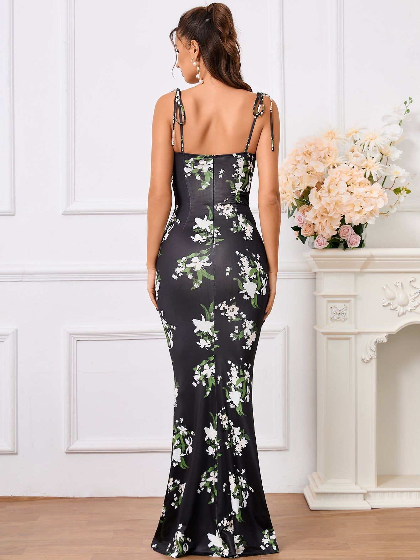 Charmante bloemenprint feestjurk met elegante strik-schouderband en fishtail zoom