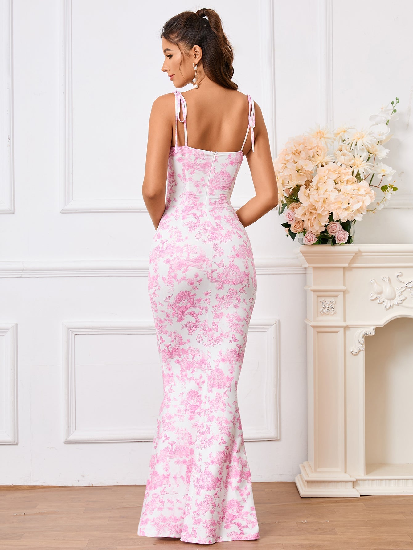 Charmante bloemenprint feestjurk met elegante strik-schouderband en fishtail zoom