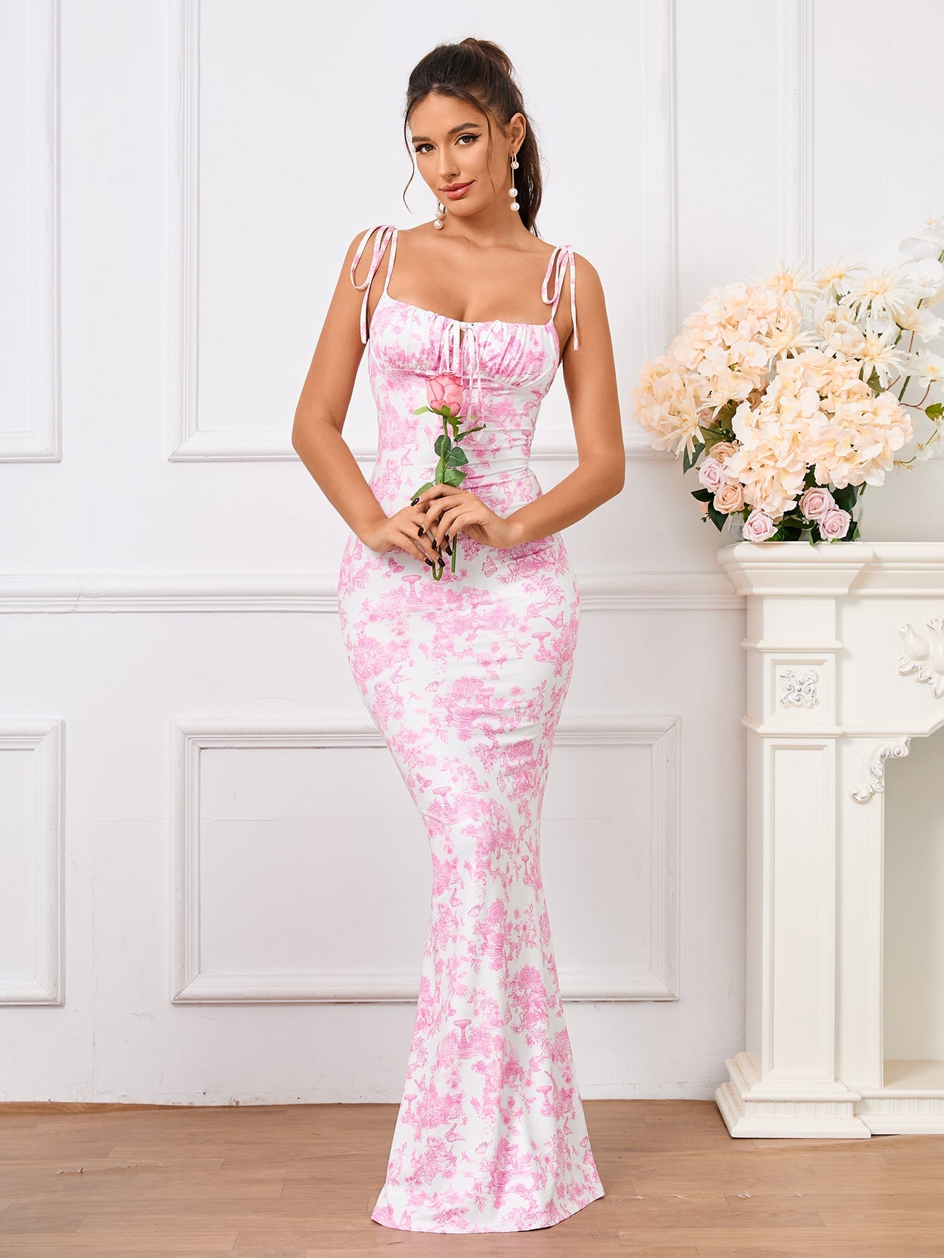 Charmante bloemenprint feestjurk met elegante strik-schouderband en fishtail zoom