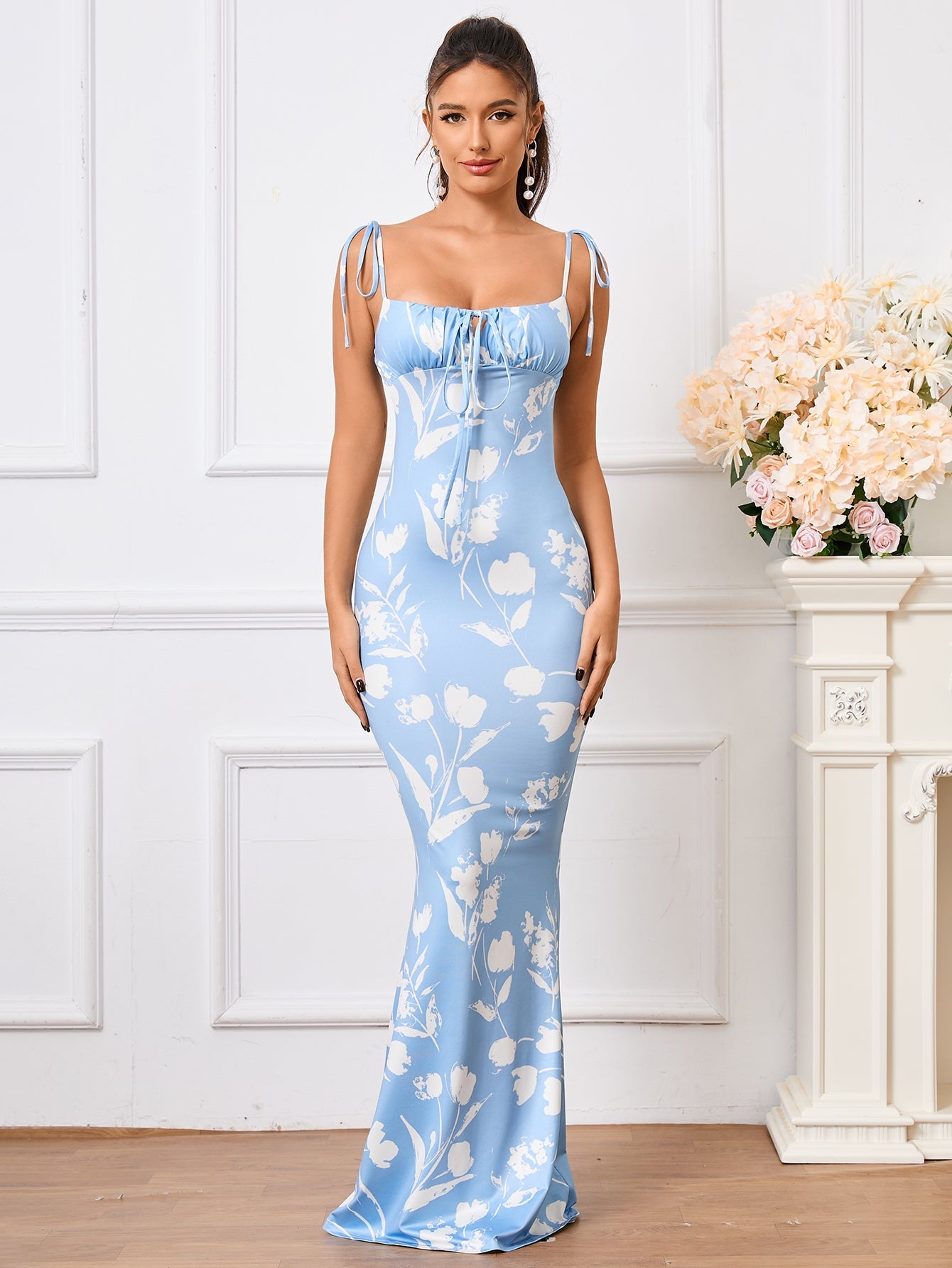 Charmante bloemenprint feestjurk met elegante strik-schouderband en fishtail zoom