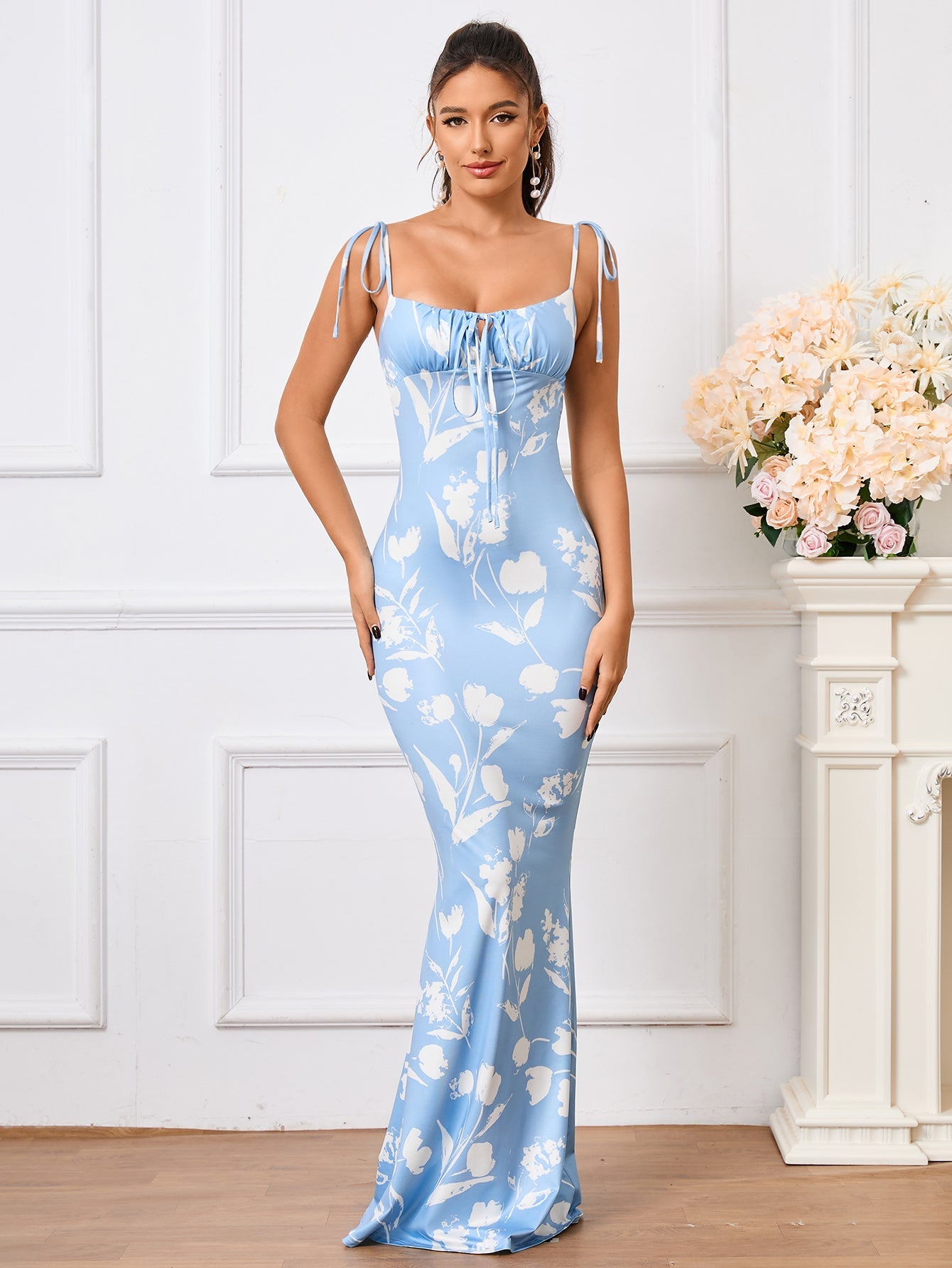 Charmante bloemenprint feestjurk met elegante strik-schouderband en fishtail zoom