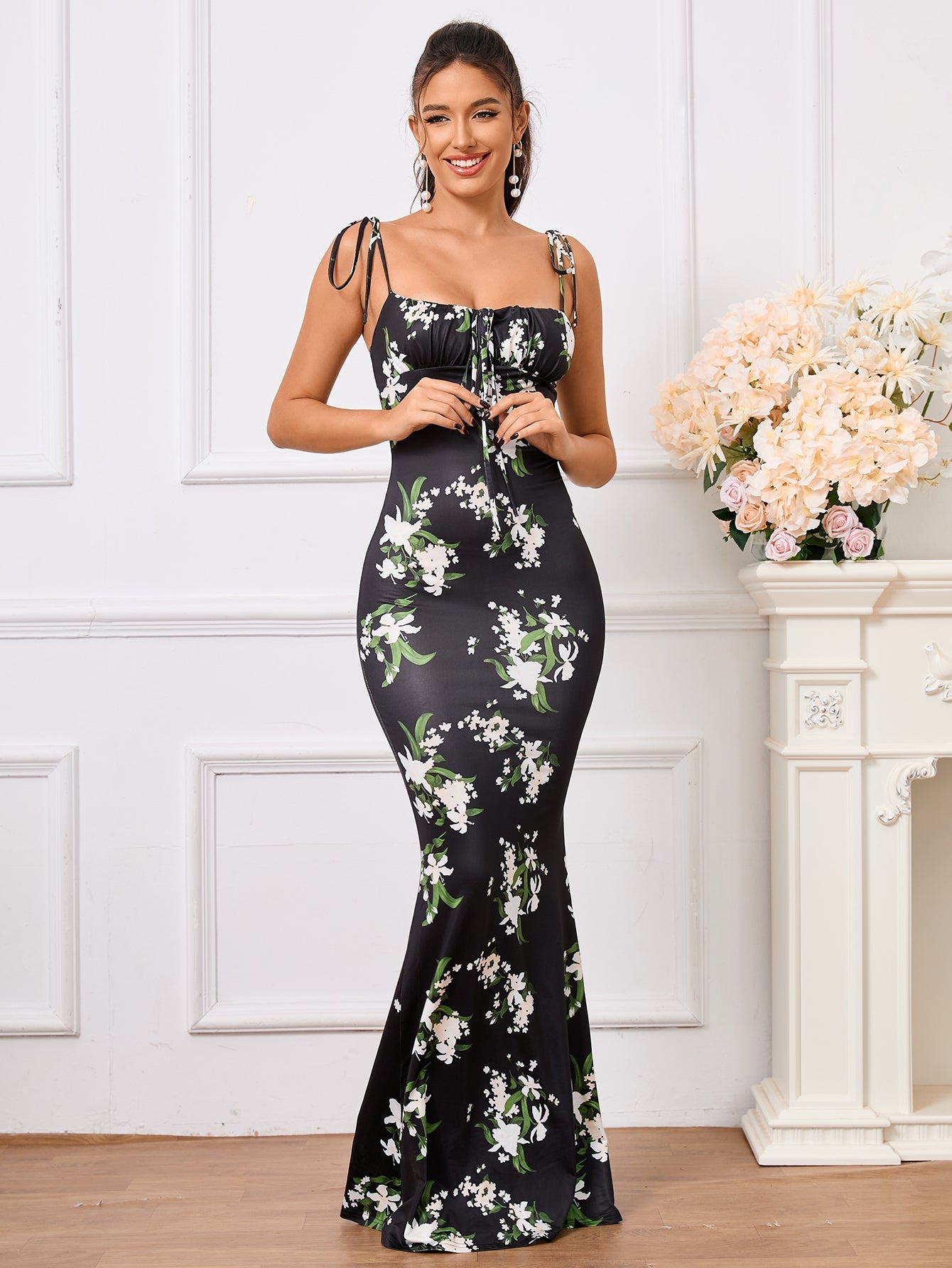 Charmante bloemenprint feestjurk met elegante strik-schouderband en fishtail zoom