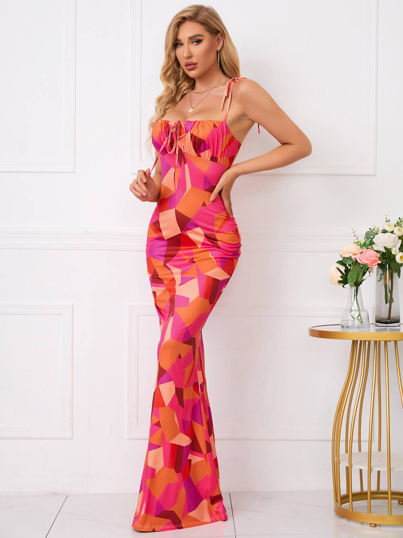 Charmante bloemenprint feestjurk met elegante strik-schouderband en fishtail zoom