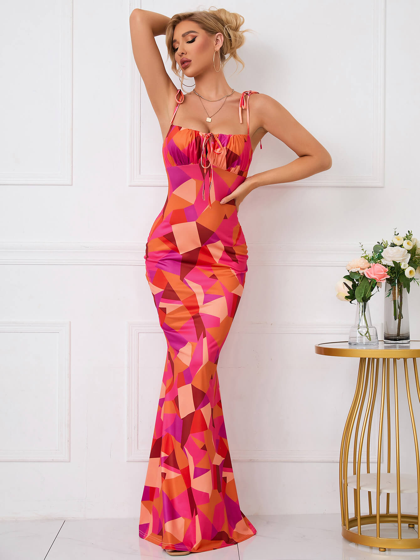 Charmante bloemenprint feestjurk met elegante strik-schouderband en fishtail zoom