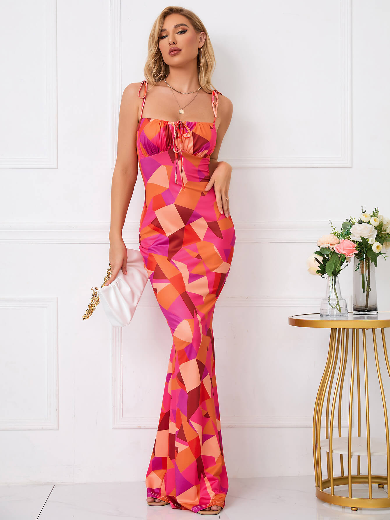 Charmante bloemenprint feestjurk met elegante strik-schouderband en fishtail zoom